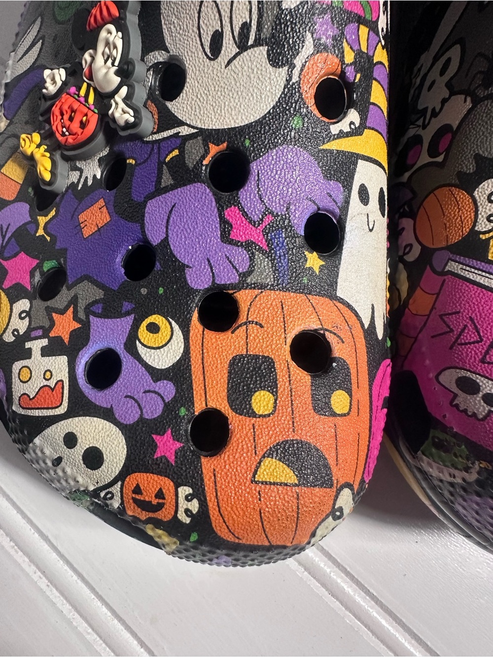 Crocs Disney Parks 2022 Halloween Mickey & Minnie Mouse clogs women’s 9 - Picture 7 of 11